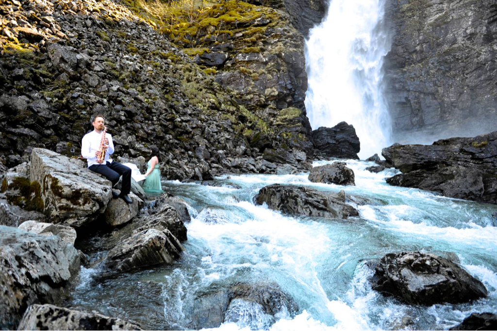 Picture,waterfall,Norway,norwegian waterfall,Stalheimsfossen,Gudvangen,piano,piano in waterfall,herr&fru ensemble,herr&fru,herrfru,
